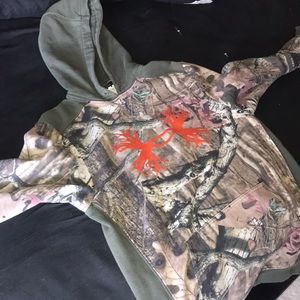 Men’s Medium camo under armor hoodie